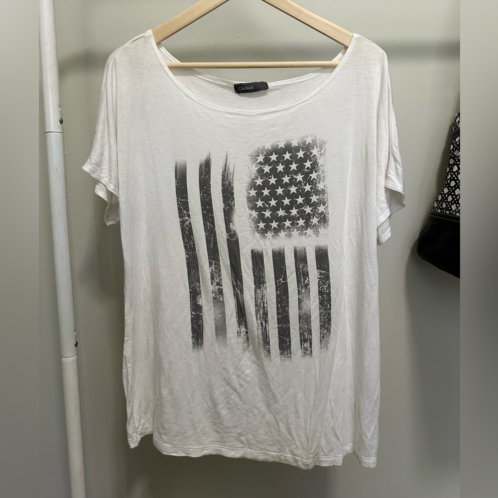 White and Gray American Flag Shortsleeve Graphic Tee size medium